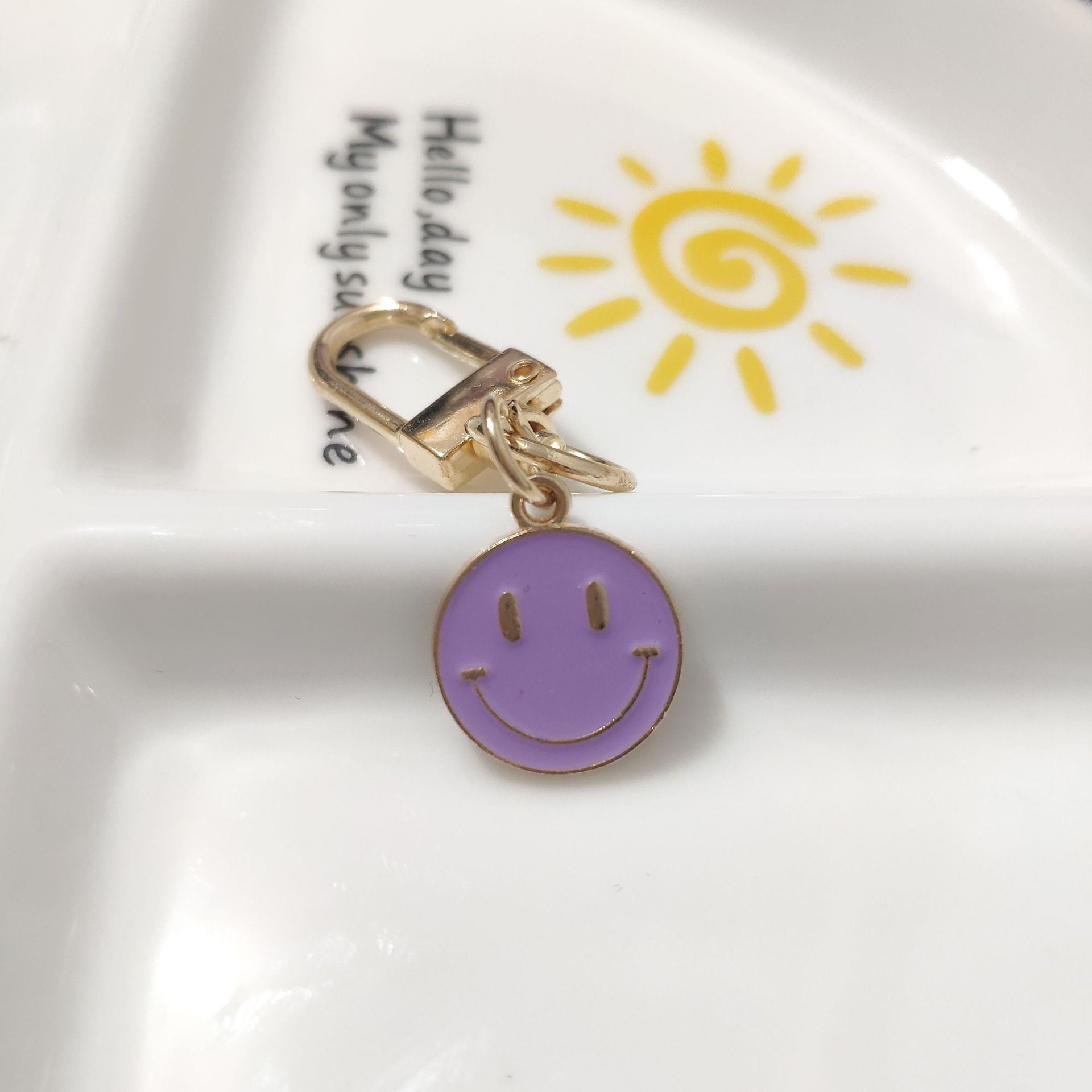 Cross-border e-commerce alloy color dripping smiley face keychain electroplated gold irregular expression bag pendant accessories