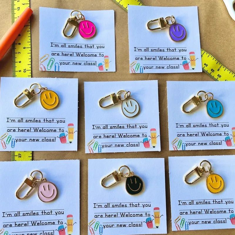 Cross-border e-commerce alloy color dripping smiley face keychain electroplated gold irregular expression bag pendant accessories