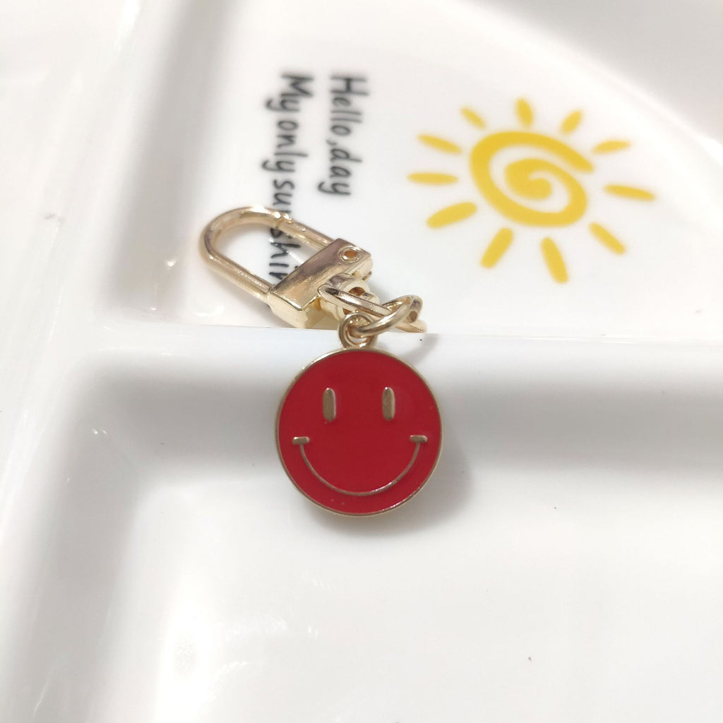 Cross-border e-commerce alloy color dripping smiley face keychain electroplated gold irregular expression bag pendant accessories