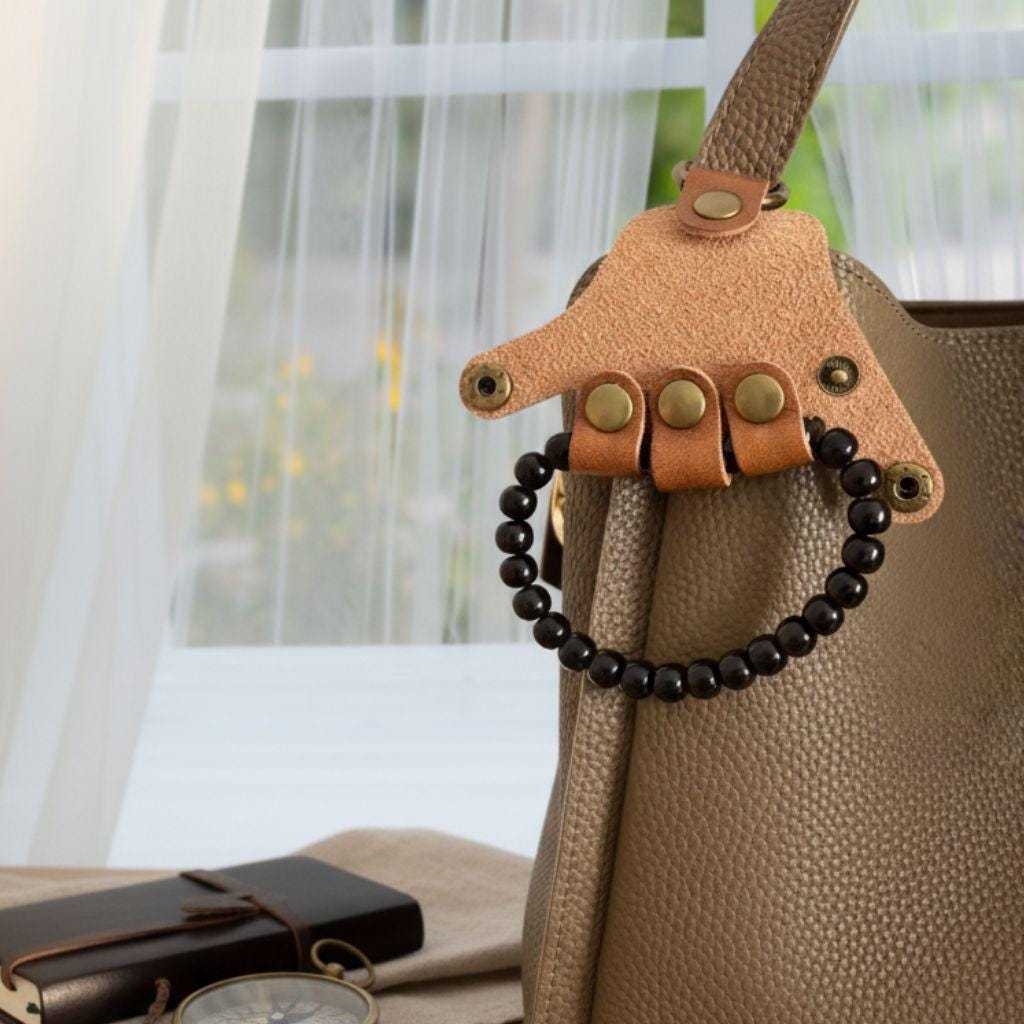 Handmade Leather Car Keychain Mini Cat Mask Shape Keychain Hollow Key Chain Key Ring Toy in stock