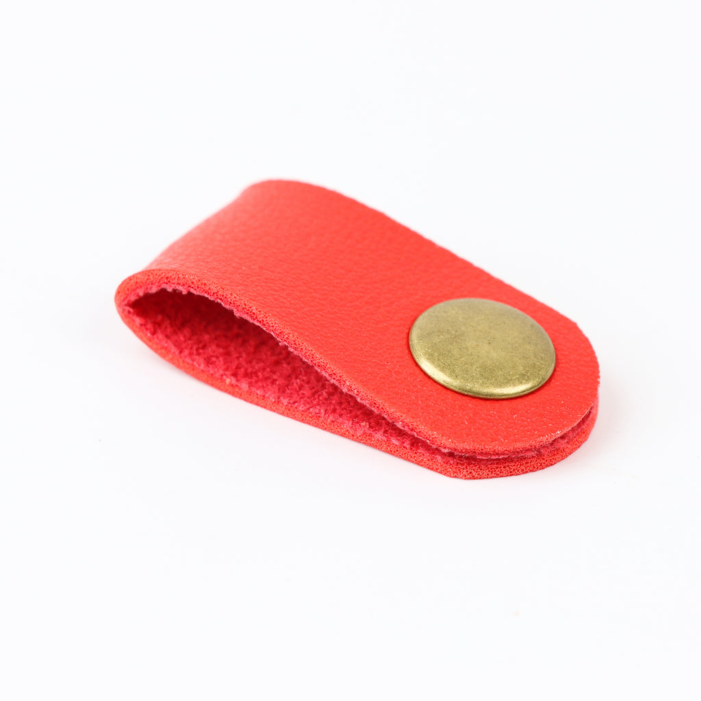 Handmade Leather Car Keychain Mini Cat Mask Shape Keychain Hollow Key Chain Key Ring Toy in stock