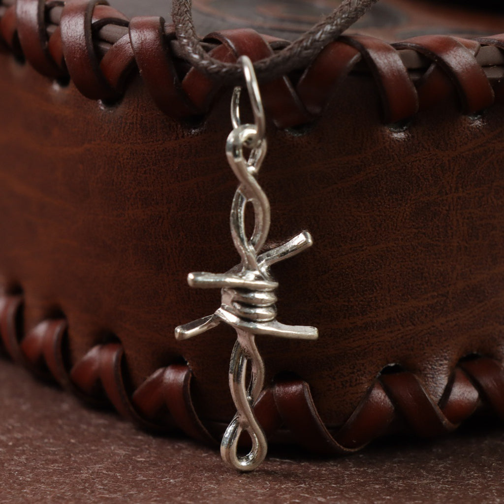 Handmade Leather Car Keychain Mini Cat Mask Shape Keychain Hollow Key Chain Key Ring Toy in stock