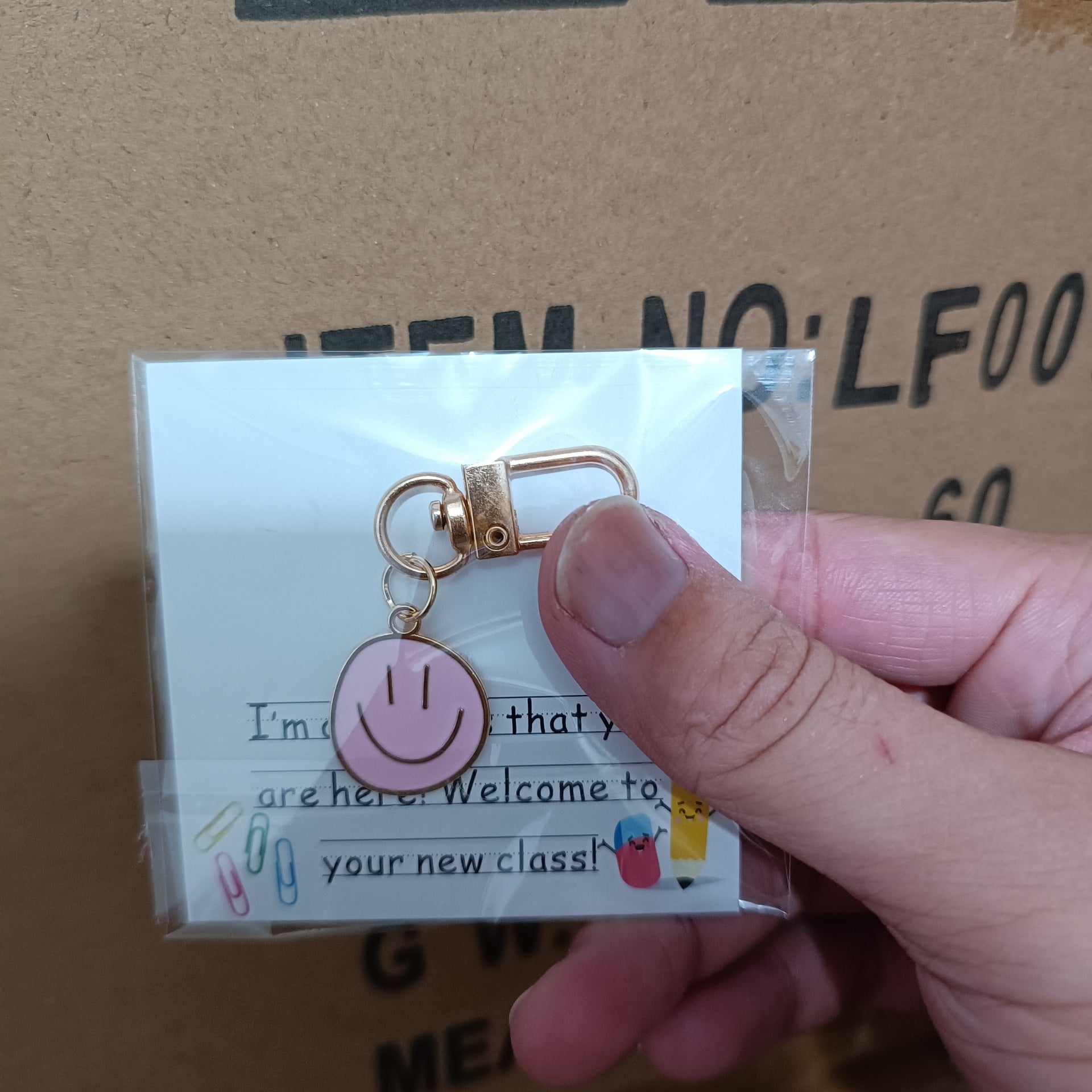 Cross-border e-commerce alloy color dripping smiley face keychain electroplated gold irregular expression bag pendant accessories