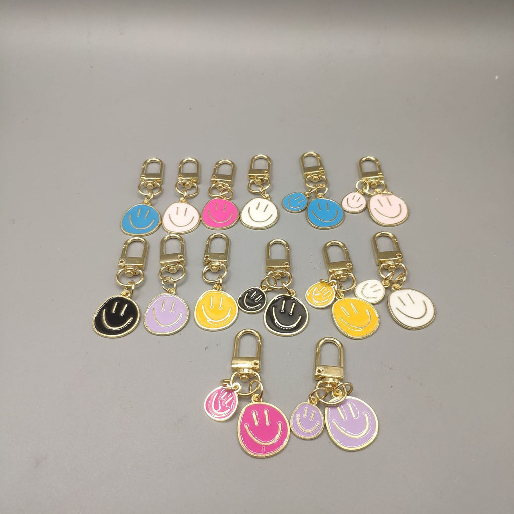 Cross-border e-commerce alloy color dripping smiley face keychain electroplated gold irregular expression bag pendant accessories