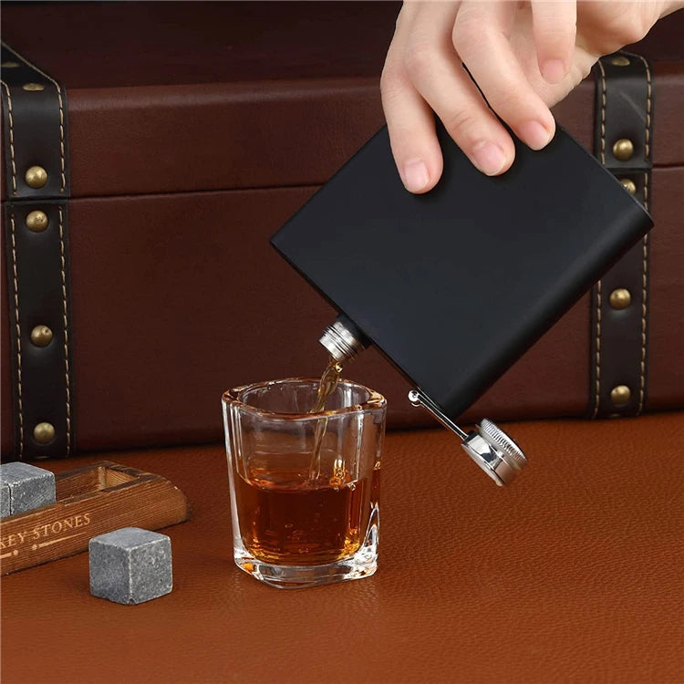 Camping Hip Flask 6 7 8oz Stainless Steel Black Hip Flask Set Leakproof Hip Flask with Funnel Alcohol Drinking Flask JT470