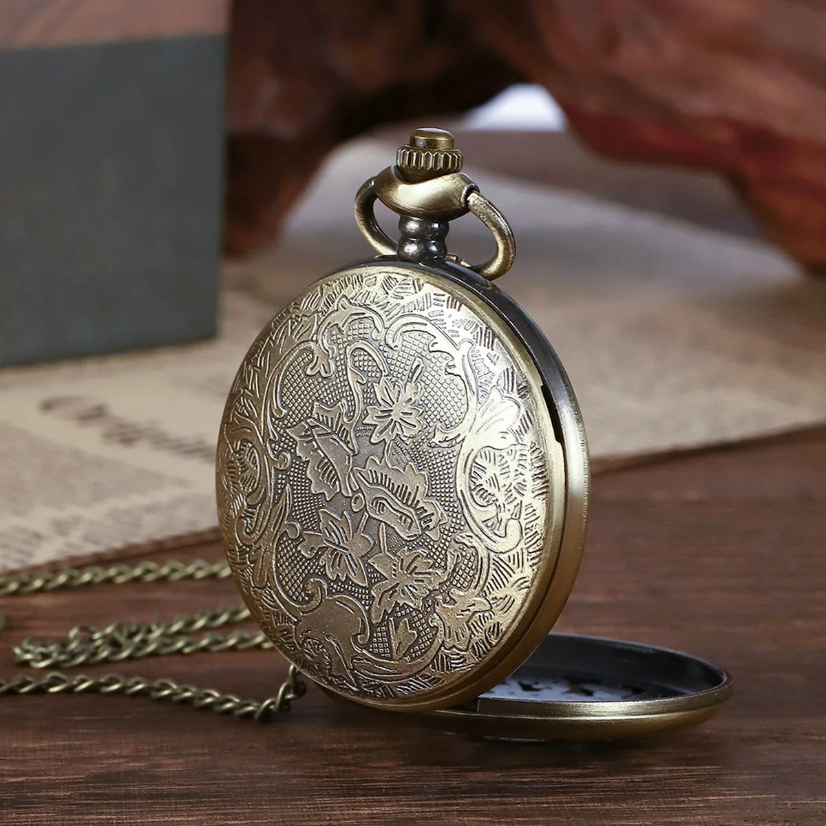 Vintage Hollow Spider Pocket Watch Metal Roman Numerals Large Pocket Watch Couple Pocket Watch Friendship Jewelry Chain Watch Holiday Gift